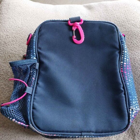 insulated Roots lunch bag, quintessentially Canadian! - Picture 2 of 4